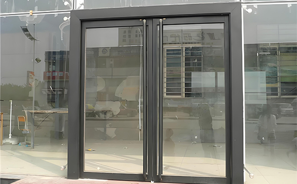 于田玻璃地弹门