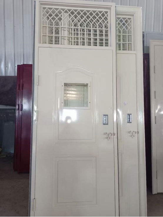 于田学校教室门