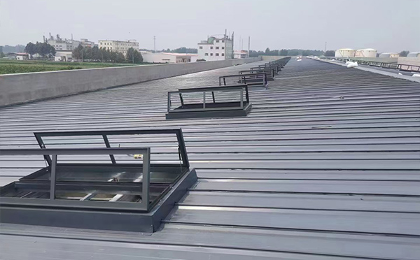 某中学室内体育馆于田排烟窗改造项目