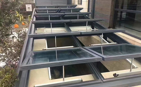 某轨道交通车辆维修车间于田排烟窗应用