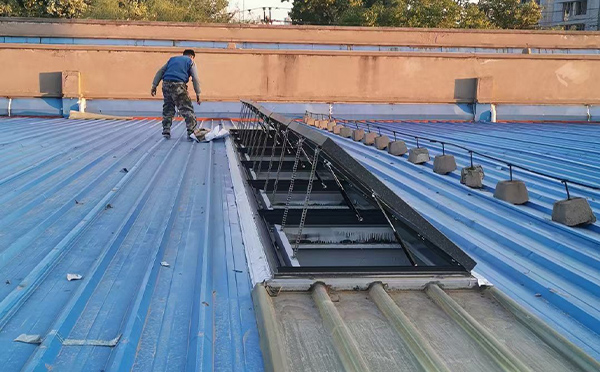 某区域性物流仓储中心于田排烟窗系统安装项目