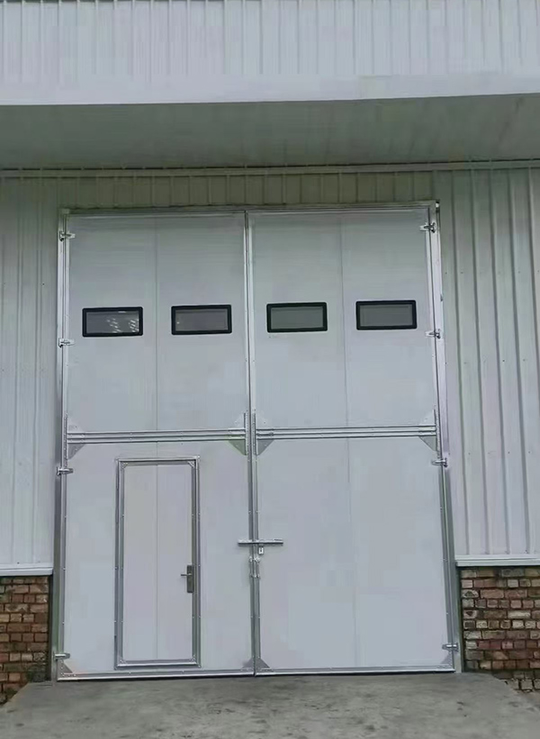 于田工业门在设备装配车间出入口的实施记录